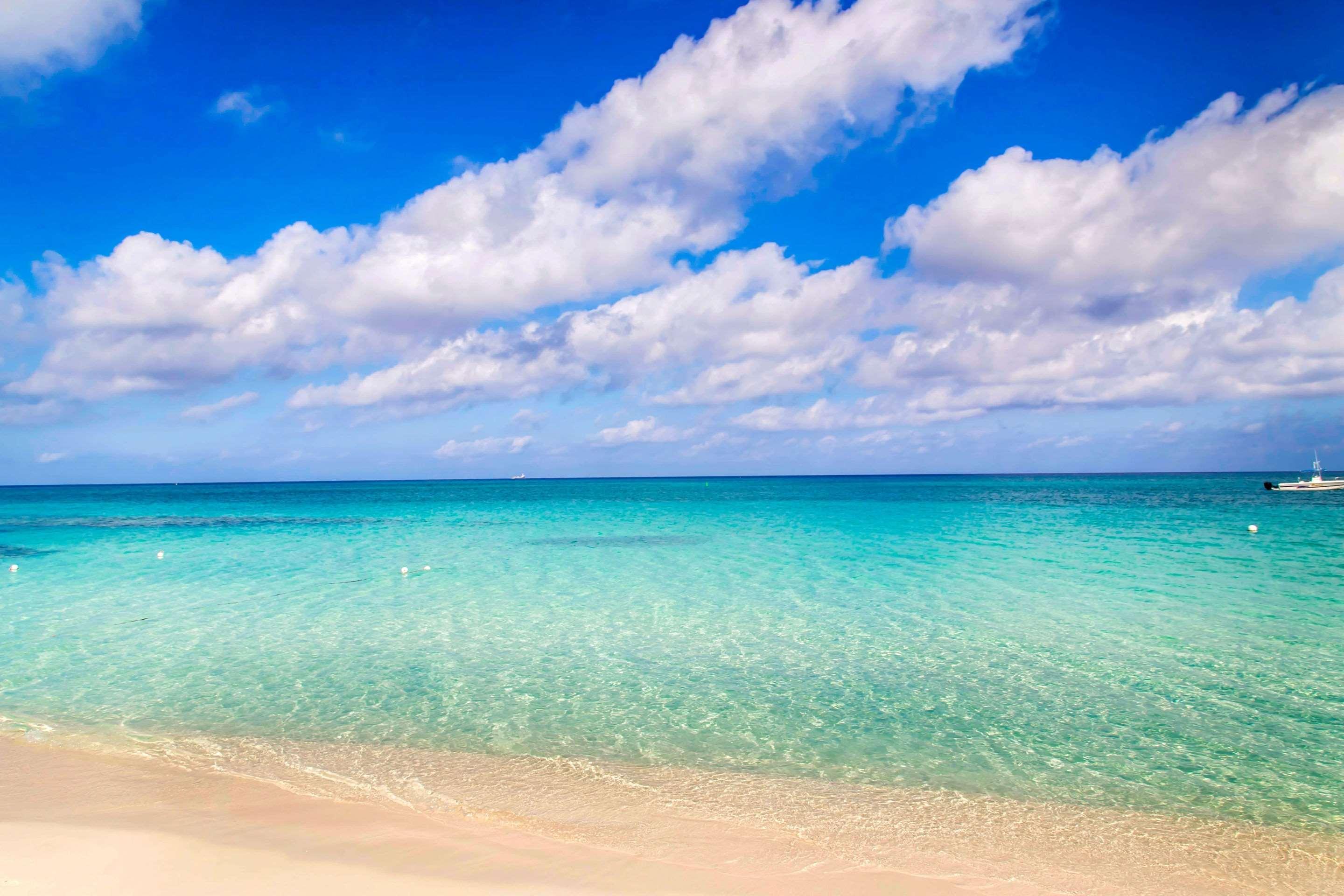 Hampton By Hilton Grand Cayman Seven Mile Beach Τζώρτζταουν Εξωτερικό φωτογραφία
