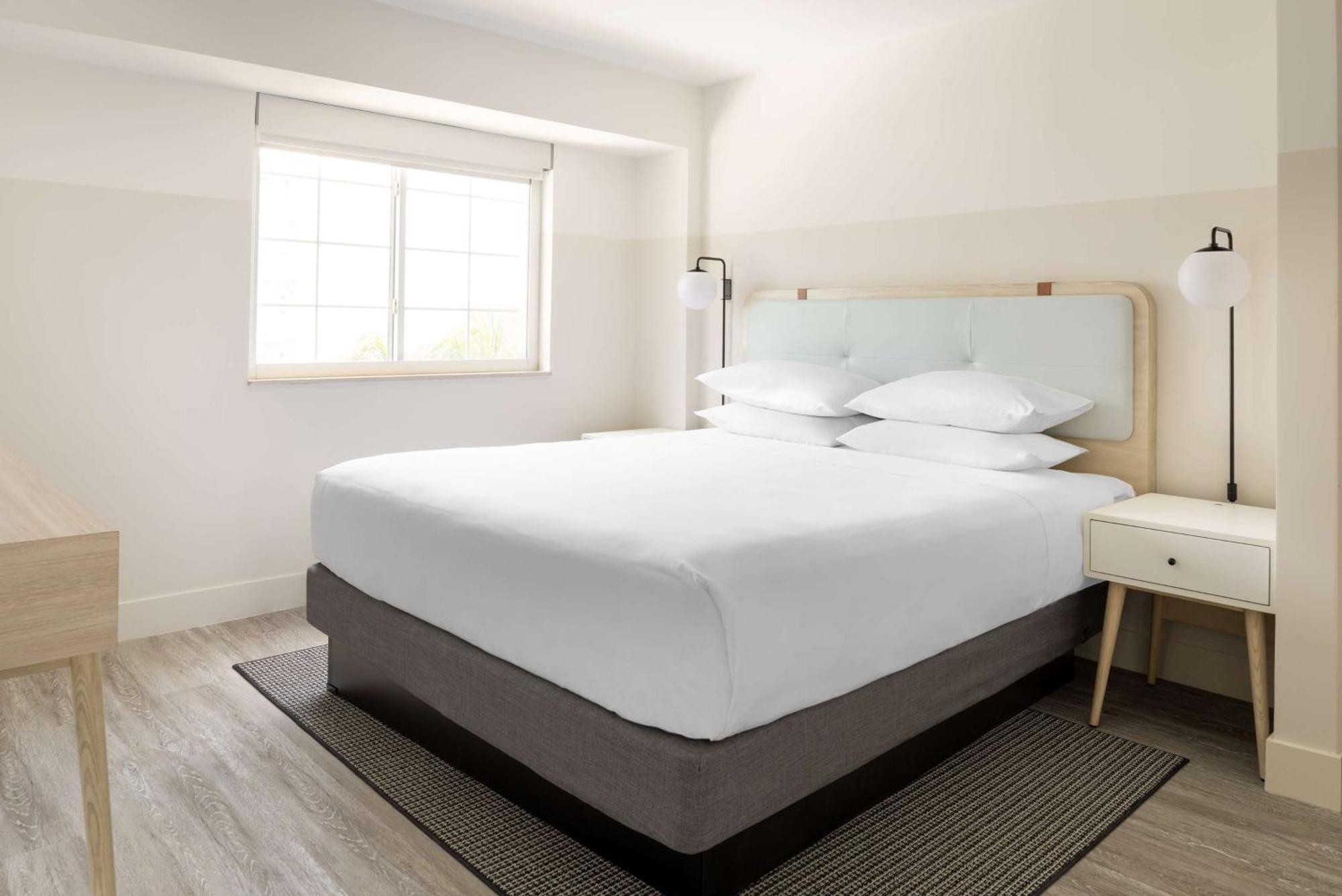 Hampton By Hilton Grand Cayman Seven Mile Beach Τζώρτζταουν Εξωτερικό φωτογραφία
