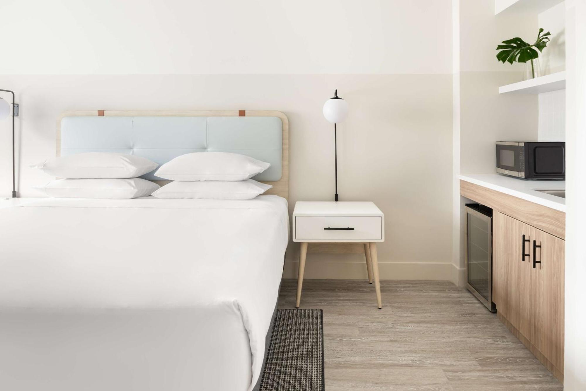 Hampton By Hilton Grand Cayman Seven Mile Beach Τζώρτζταουν Εξωτερικό φωτογραφία